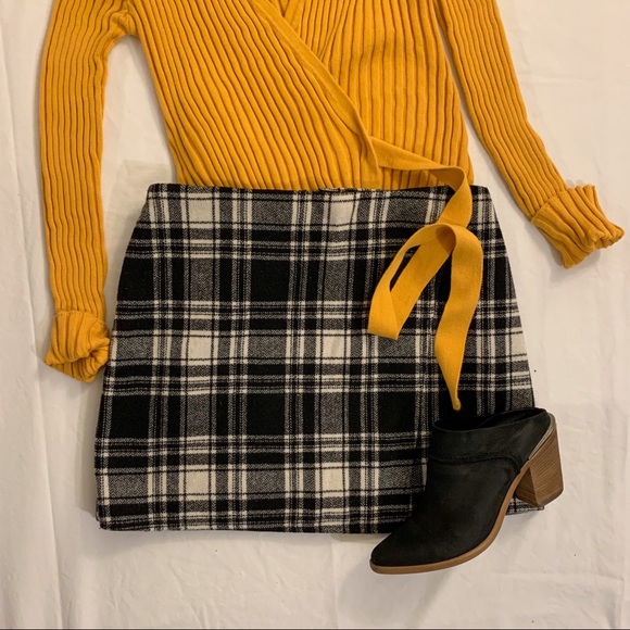 Black and White Plaid Envelope Mini Skirt - Picture 2 of 6